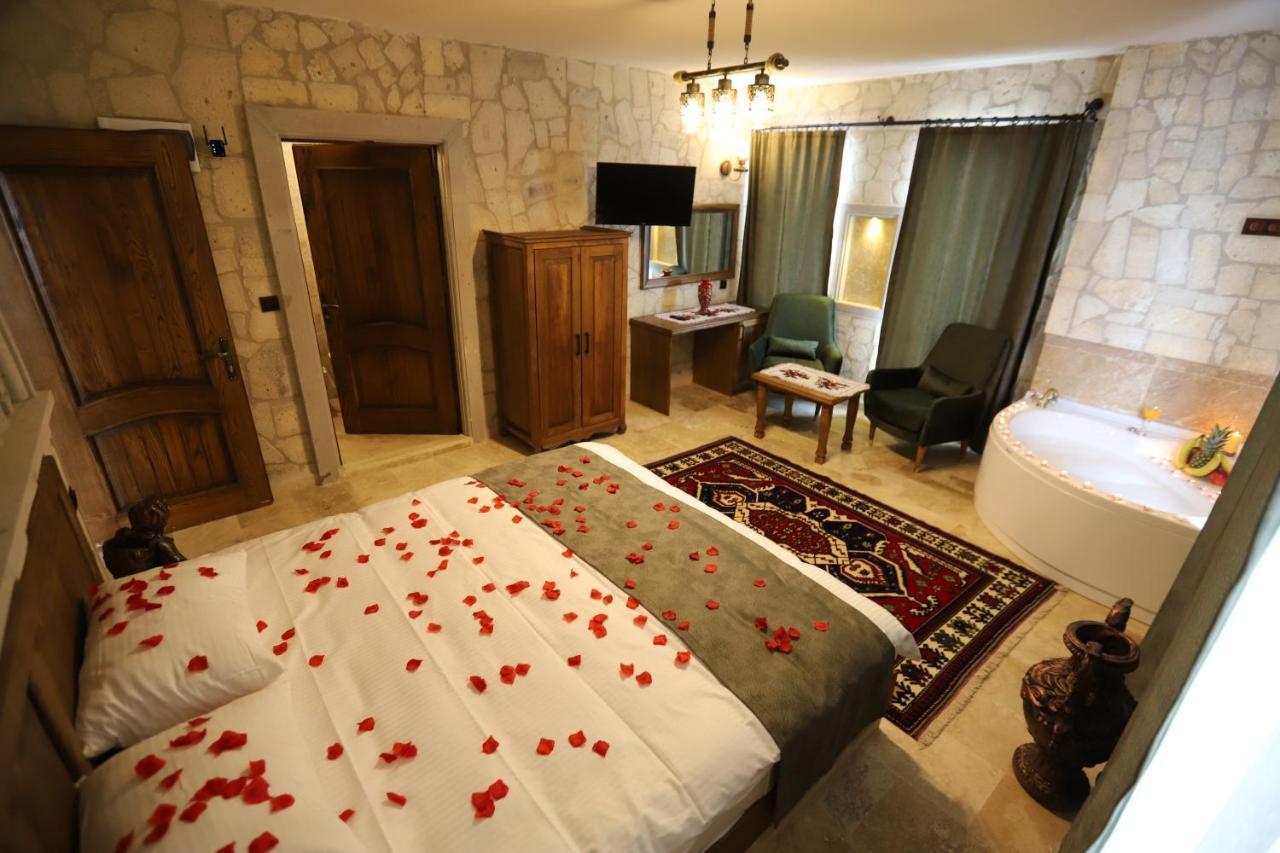 Faruk's Uchisar Castle Panorama House Hotel Nevşehir Bagian luar foto