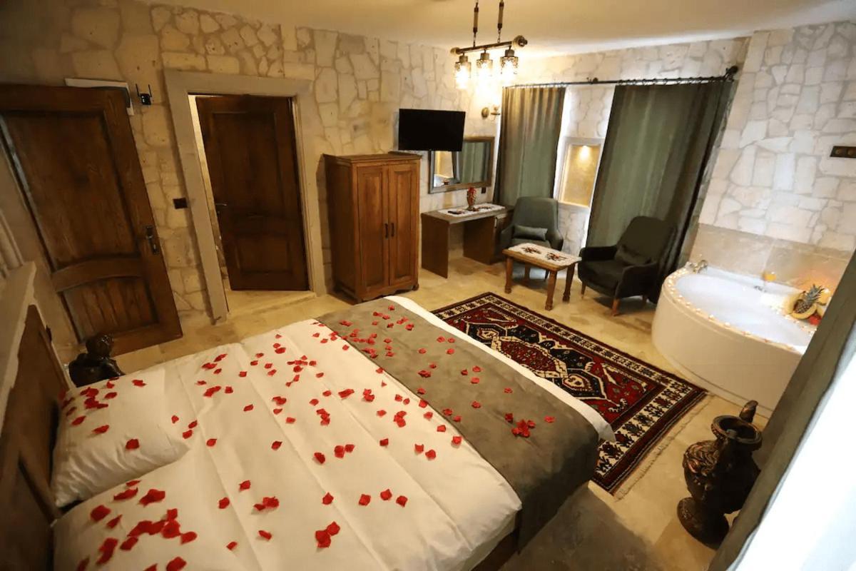 Faruk's Uchisar Castle Panorama House Hotel Nevşehir Bagian luar foto