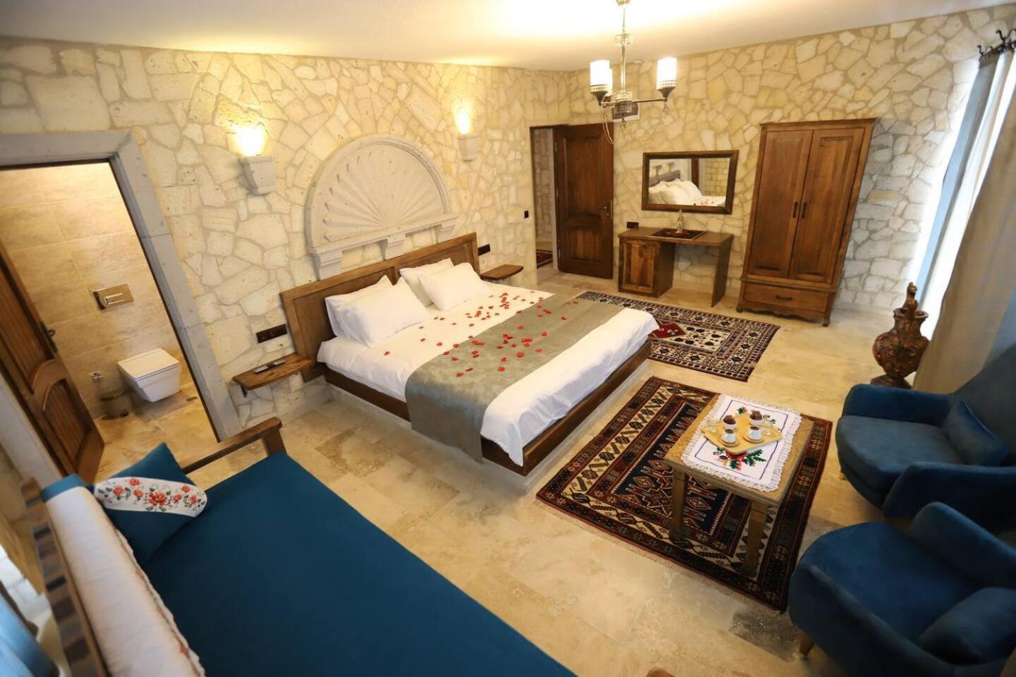Faruk's Uchisar Castle Panorama House Hotel Nevşehir Bagian luar foto