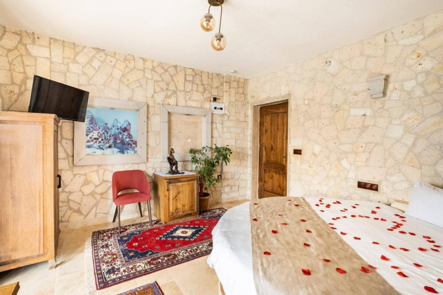 Faruk's Uchisar Castle Panorama House Hotel Nevşehir Bagian luar foto