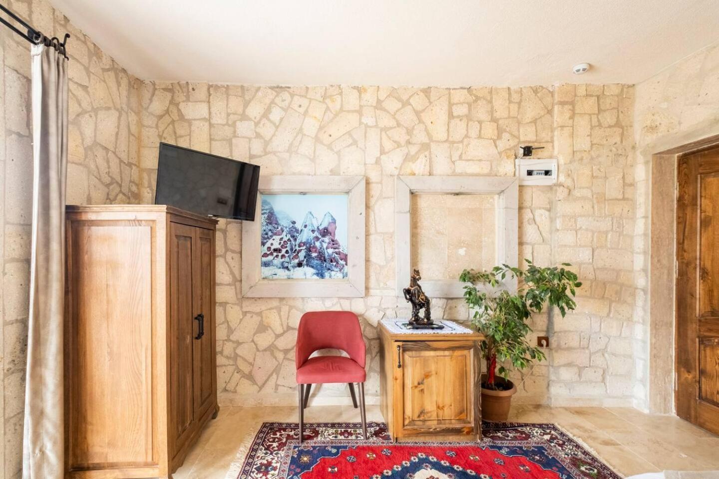 Faruk's Uchisar Castle Panorama House Hotel Nevşehir Bagian luar foto